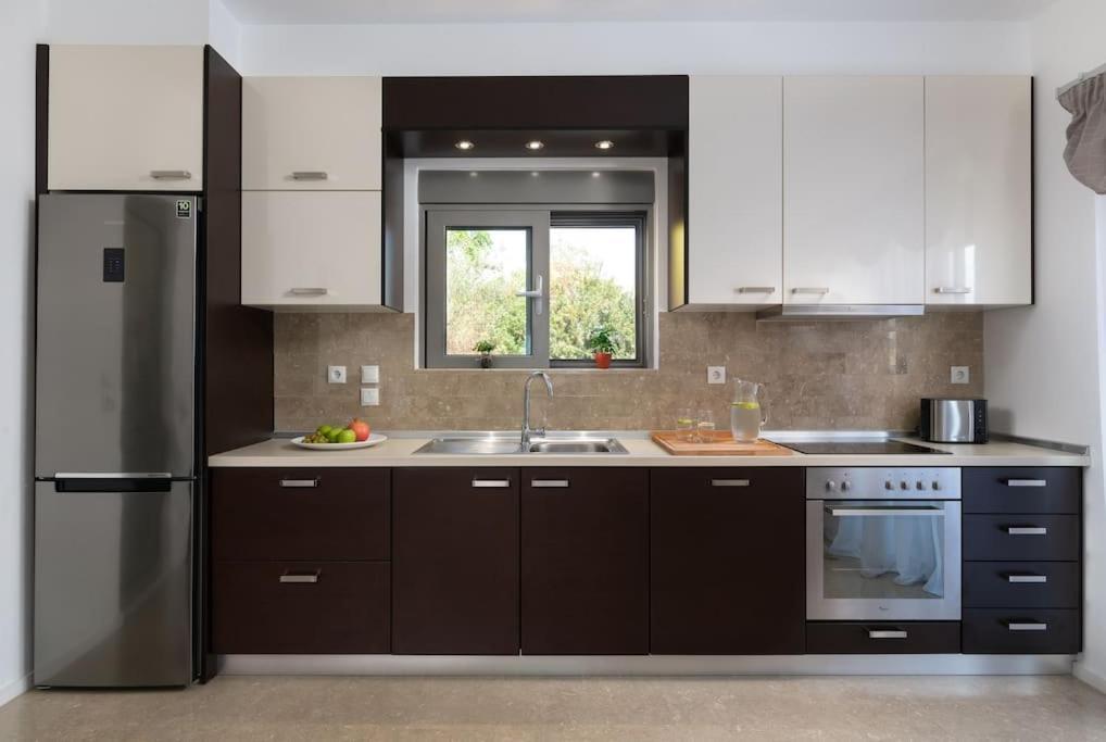 Apartament Luxurious And Modern House Near Town And *