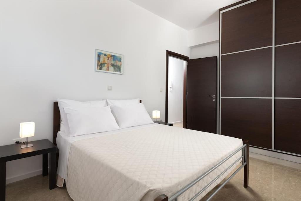 Apartment Luxurious And Modern House Near Town And